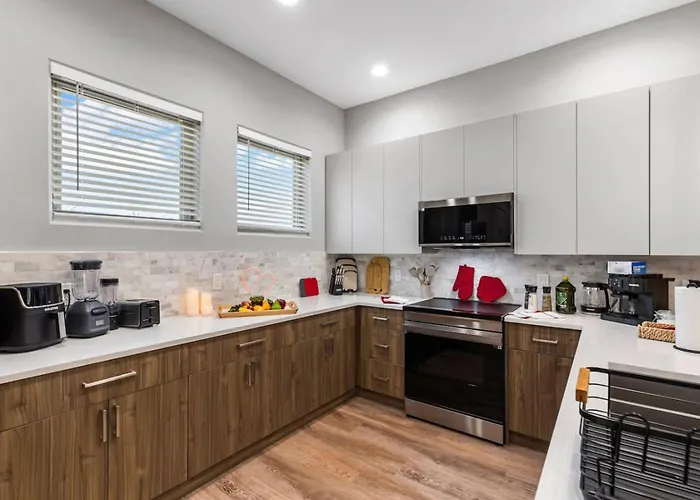 The Coral 2bd Townhouse 7st Walkable