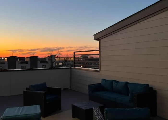 The Coral 2bd Townhouse 7st Walkable *