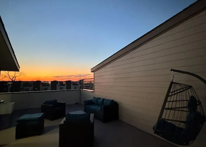 The Coral 2bd Townhouse 7st Walkable